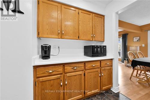 22 Tomahawk Drive, Grimsby, ON - Indoor Photo Showing Kitchen