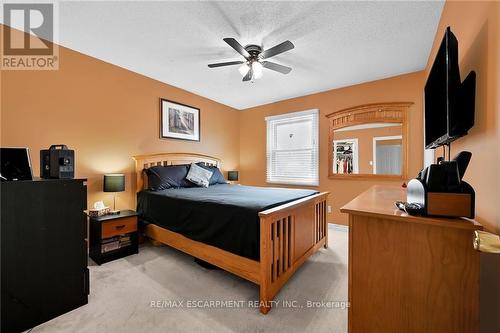 22 Tomahawk Drive, Grimsby, ON - Indoor Photo Showing Bedroom