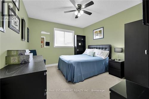 22 Tomahawk Drive, Grimsby, ON - Indoor Photo Showing Bedroom