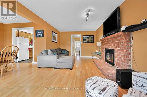 22 Tomahawk Drive, Grimsby, ON - Indoor Photo Showing Living Room With Fireplace