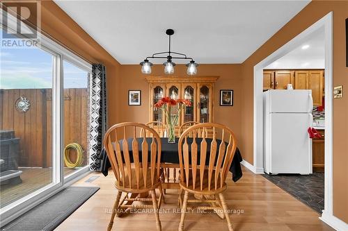 22 Tomahawk Drive, Grimsby, ON - Indoor Photo Showing Dining Room