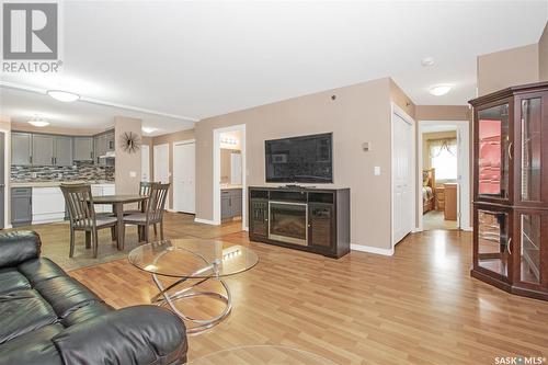 301 3335 Quance Street, Regina, SK - Indoor Photo Showing Kitchen