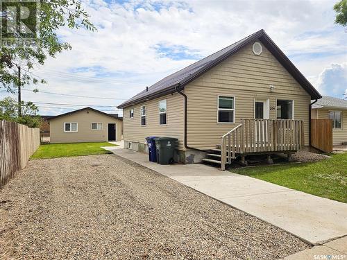 204 1St Avenue E, Rosetown, SK - Outdoor