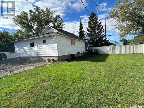 3 Coteau Avenue, Halbrite, SK - Outdoor