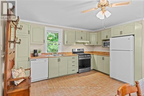 1689 2Nd Concession Road W, Hamilton, ON - Indoor Photo Showing Kitchen With Double Sink