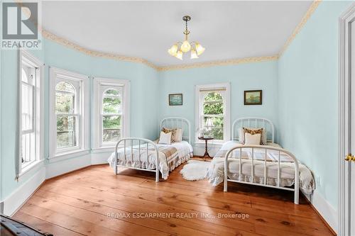 1689 2Nd Concession Road W, Hamilton, ON - Indoor Photo Showing Bedroom