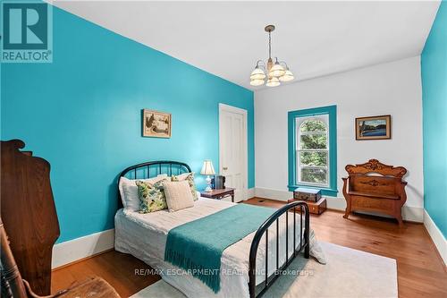 1689 2Nd Concession Road W, Hamilton, ON - Indoor Photo Showing Bedroom