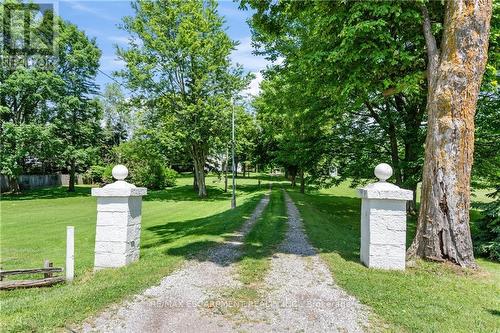 1689 2Nd Concession Road W, Hamilton, ON - Outdoor