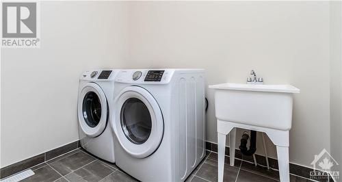 122 Asper Trail Circle, Kanata, ON - Indoor Photo Showing Laundry Room