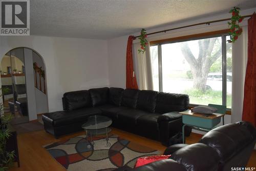 3709 29Th Avenue, Regina, SK - Indoor Photo Showing Living Room