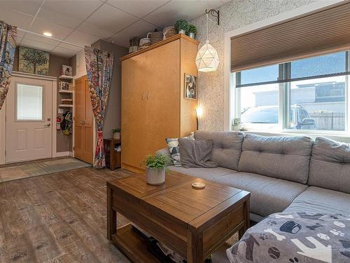 111-689 Hoffman Ave, Langford, BC - Indoor Photo Showing Living Room