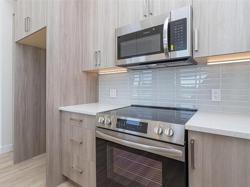 502-918 Jenkins Ave, Langford, BC - Indoor Photo Showing Kitchen With Upgraded Kitchen