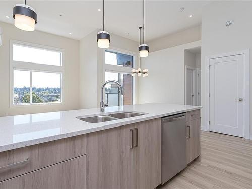 502-918 Jenkins Ave, Langford, BC - Indoor Photo Showing Kitchen With Double Sink With Upgraded Kitchen