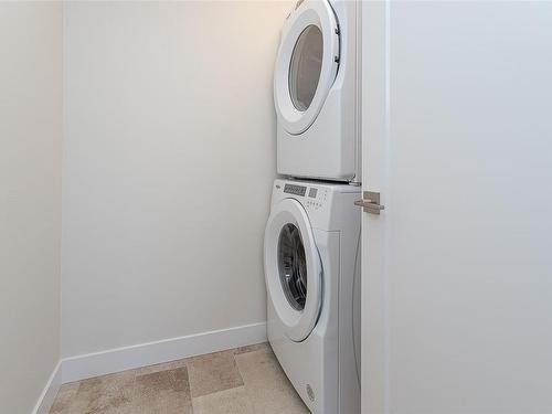 502-918 Jenkins Ave, Langford, BC - Indoor Photo Showing Laundry Room