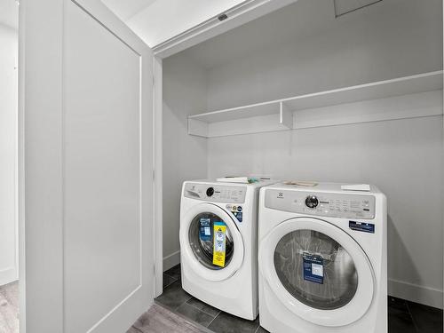 406 Aspen Lane, Kamloops, BC - Indoor Photo Showing Laundry Room