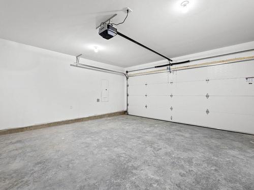 406 Aspen Lane, Kamloops, BC - Indoor Photo Showing Garage