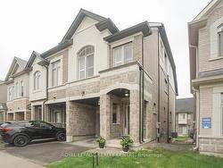 3946 Leonardo St  Burlington, ON L7M 0Z8