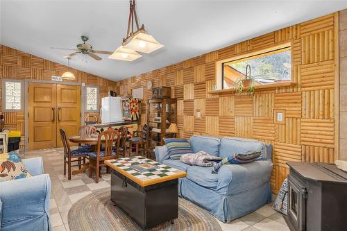 1879 Front Street, Coalmont-Tulameen, BC - Indoor Photo Showing Living Room