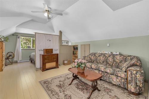 1879 Front Street, Coalmont-Tulameen, BC - Indoor Photo Showing Living Room