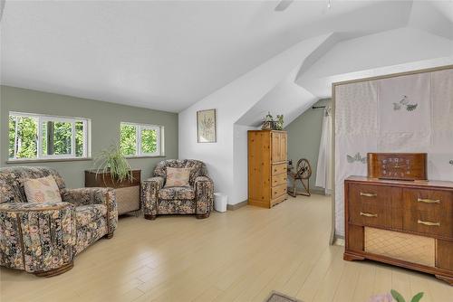 1879 Front Street, Coalmont-Tulameen, BC - Indoor Photo Showing Living Room