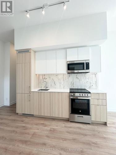 216 - 500 Dupont Street, Toronto, ON - Indoor Photo Showing Kitchen