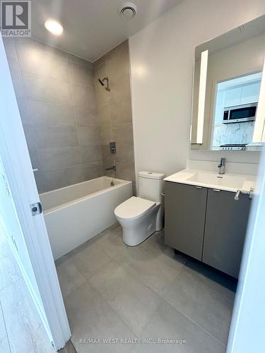 216 - 500 Dupont Street, Toronto (Annex), ON - Indoor Photo Showing Bathroom