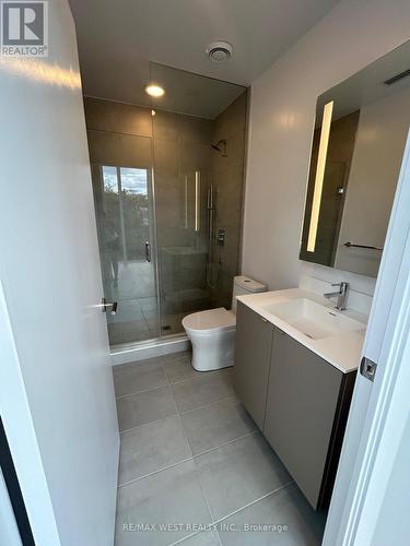 216 - 500 Dupont Street, Toronto, ON - Indoor Photo Showing Bathroom