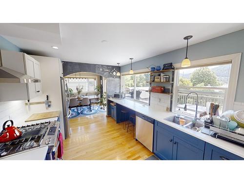 805 Fourth Street, Nelson, BC - Indoor Photo Showing Kitchen With Double Sink