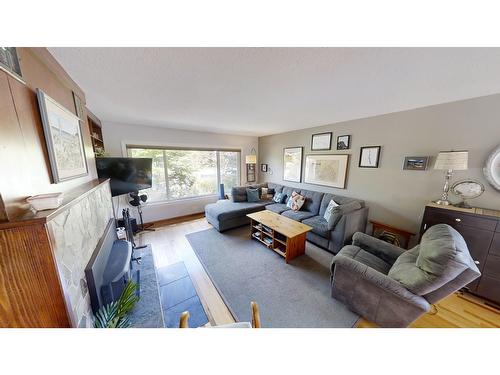 805 Fourth Street, Nelson, BC - Indoor Photo Showing Living Room