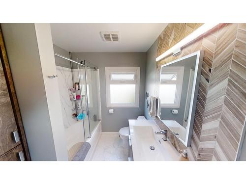 805 Fourth Street, Nelson, BC - Indoor Photo Showing Bathroom