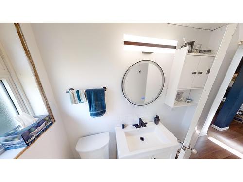 805 Fourth Street, Nelson, BC - Indoor Photo Showing Bathroom