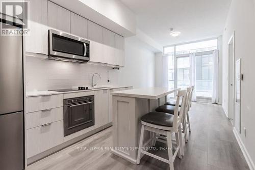 318 - 38 Forest Manor Road, Toronto, ON - Indoor Photo Showing Kitchen With Upgraded Kitchen