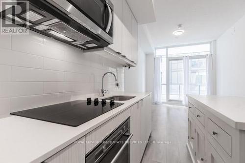 318 - 38 Forest Manor Road, Toronto, ON - Indoor Photo Showing Kitchen With Upgraded Kitchen