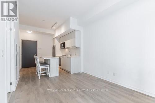 318 - 38 Forest Manor Road, Toronto, ON - Indoor Photo Showing Kitchen