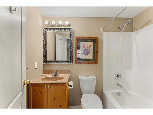 1222 - 1200 Riverside Way, Fernie, BC - Indoor Photo Showing Bathroom