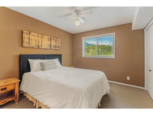 1222 - 1200 Riverside Way, Fernie, BC - Indoor Photo Showing Bedroom