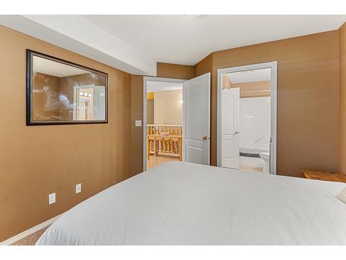 1222 - 1200 Riverside Way, Fernie, BC - Indoor Photo Showing Bedroom