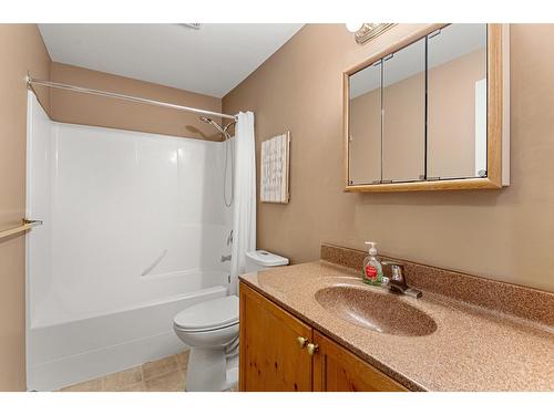 1222 - 1200 Riverside Way, Fernie, BC - Indoor Photo Showing Bathroom