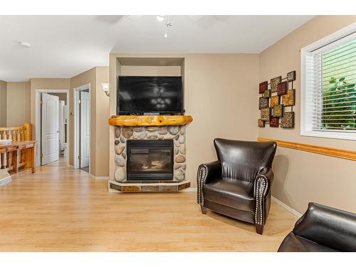 1222 - 1200 Riverside Way, Fernie, BC - Indoor Photo Showing Living Room With Fireplace