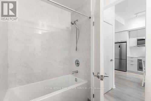 318 - 38 Forest Manor Road, Toronto C15, ON - Indoor Photo Showing Bathroom