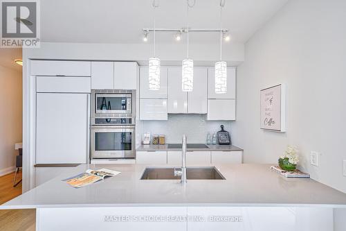 3803 - 56 Annie Craig Drive, Toronto W06, ON - Indoor Photo Showing Kitchen With Upgraded Kitchen