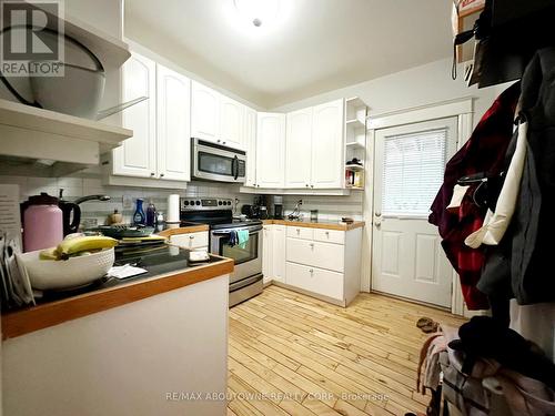 Main - 33 Barnesdale Avenue S, Hamilton, ON - Indoor Photo Showing Kitchen With Stainless Steel Kitchen