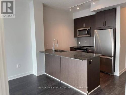 3021 - 4055 Parkside Village Drive, Mississauga, ON - Indoor Photo Showing Kitchen