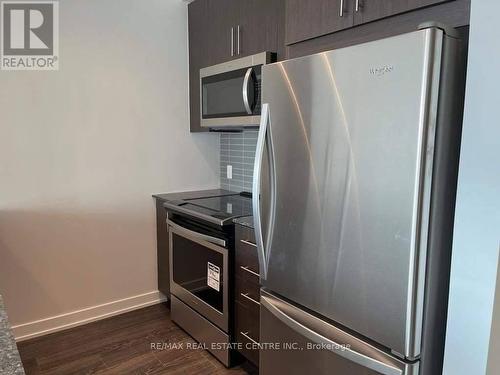 3021 - 4055 Parkside Village Drive, Mississauga, ON - Indoor Photo Showing Kitchen