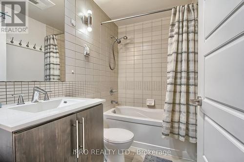 1205 - 28 Linden Street, Toronto, ON - Indoor Photo Showing Bathroom