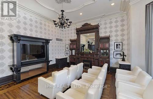 1205 - 28 Linden Street, Toronto C08, ON - Indoor Photo Showing Living Room
