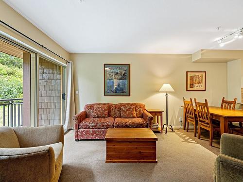 108-1280 Alpine Rd, Courtenay, BC - Indoor Photo Showing Living Room