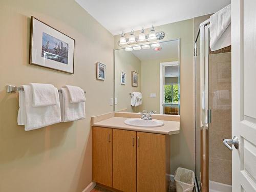 108-1280 Alpine Rd, Courtenay, BC - Indoor Photo Showing Bathroom