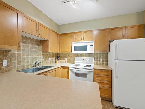 108-1280 Alpine Rd, Courtenay, BC - Indoor Photo Showing Kitchen With Double Sink