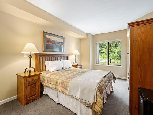 108-1280 Alpine Rd, Courtenay, BC - Indoor Photo Showing Bedroom